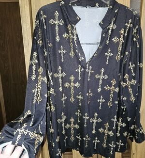 Cowgirl Hardware Sz 2x Black/Gold Cross Print Top